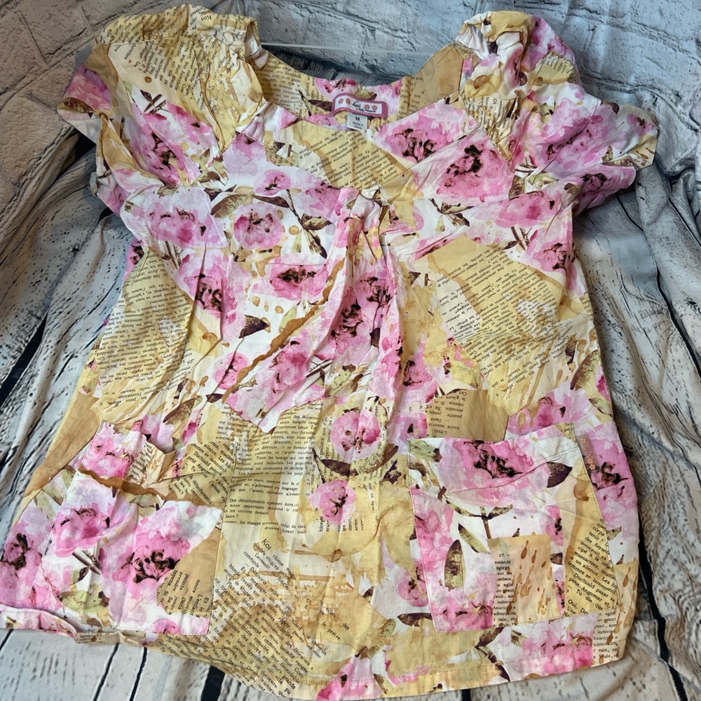 Koi Scrub Top in Cherry Blossom and Koi Print - Picture 4 of 7